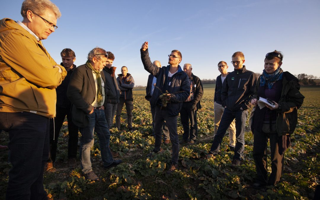 Im Dialog: Wissenschaftler und Landwirte 