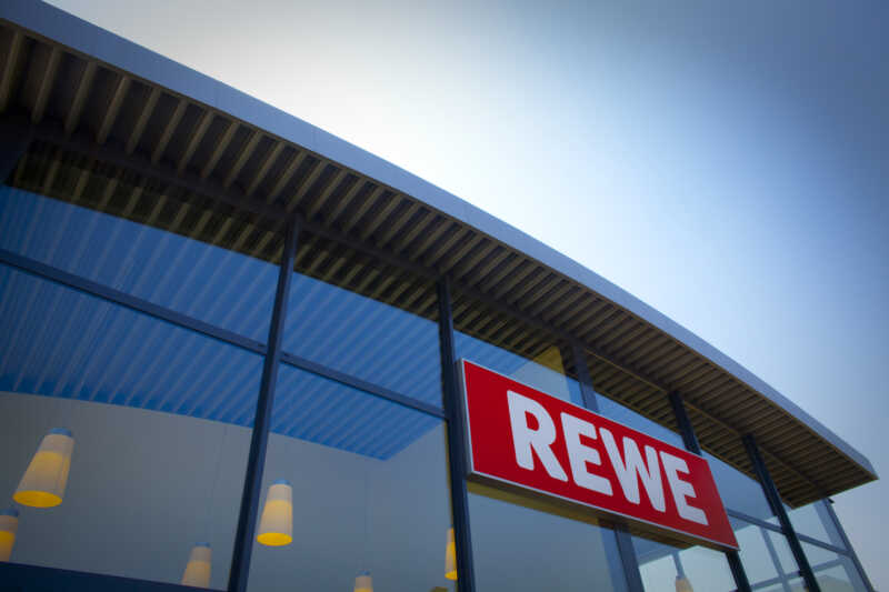 Rewe garantiert Mindestpreis für Schweine