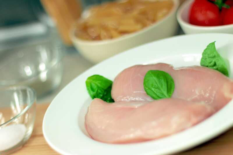 DUH: Resistente Keime im Geflügel
