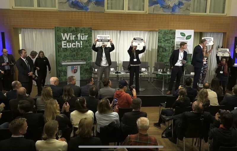 Peta stürmt Talkrunde mit Özdemir