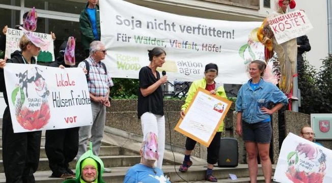Demo: Hülsenfrüchte statt Soja